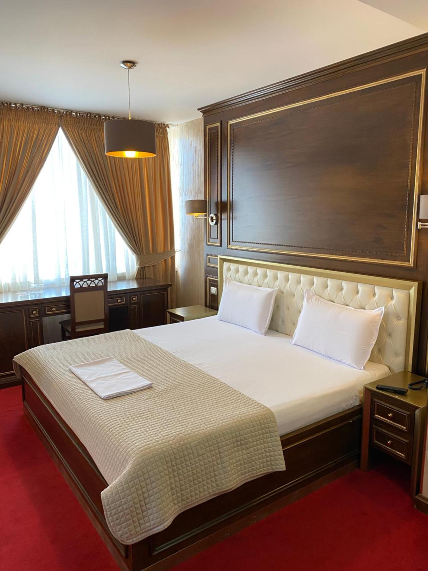 Rozafa Hotel Shkoder Ngoại thất bức ảnh