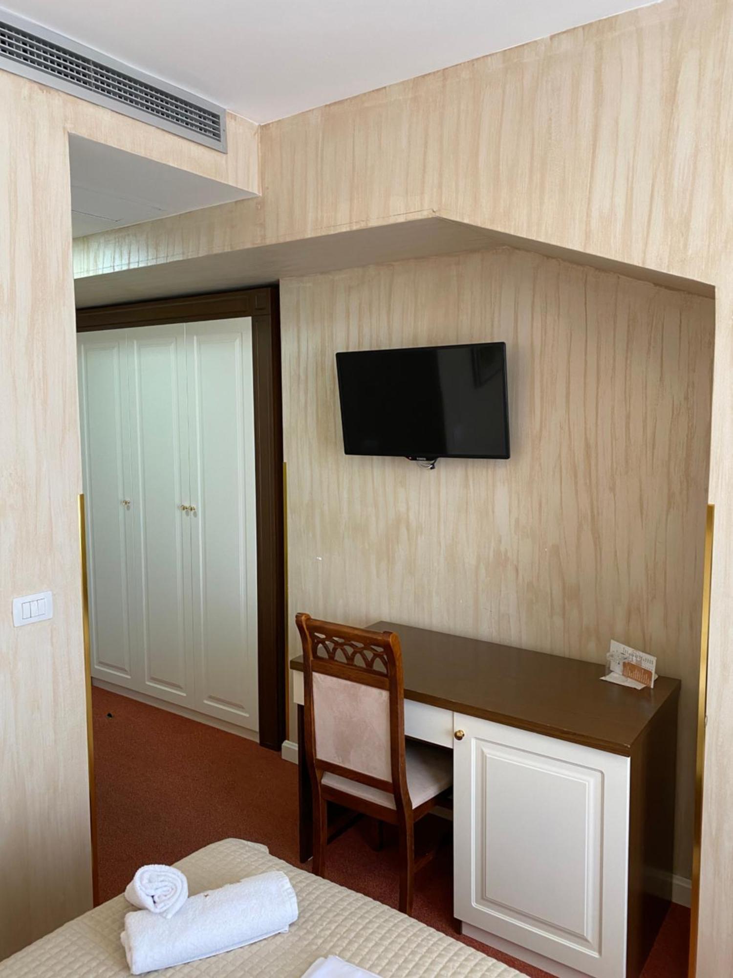 Rozafa Hotel Shkoder Ngoại thất bức ảnh