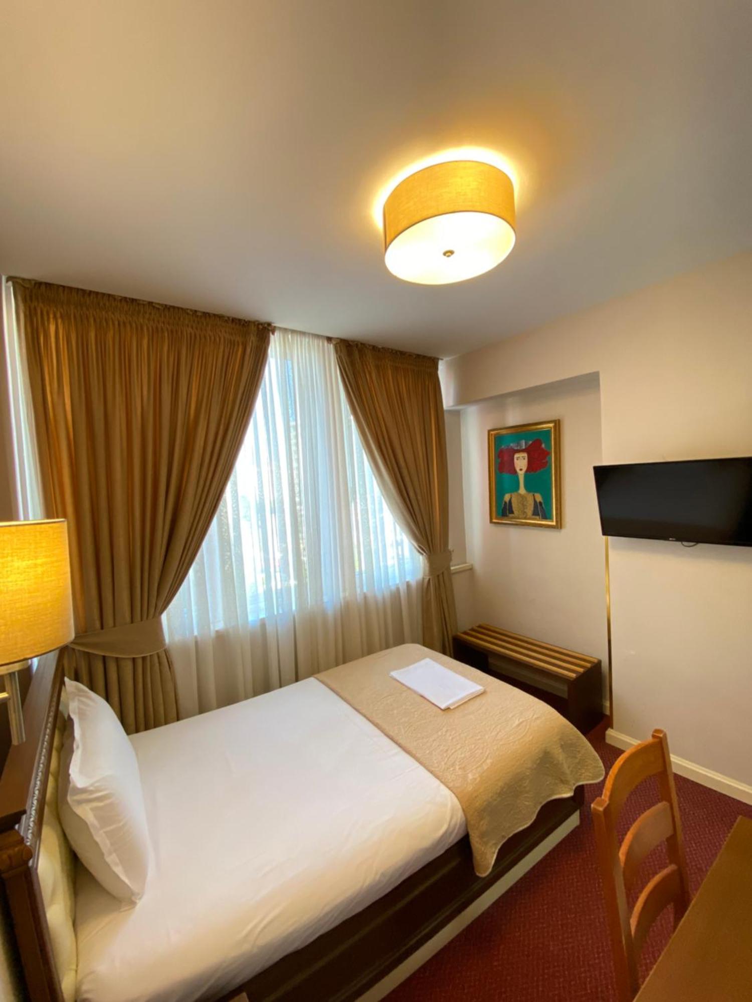 Rozafa Hotel Shkoder Ngoại thất bức ảnh