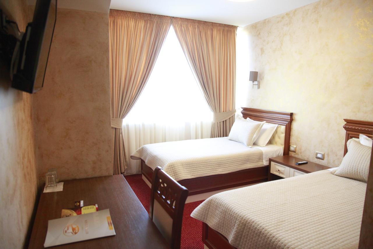 Rozafa Hotel Shkoder Ngoại thất bức ảnh